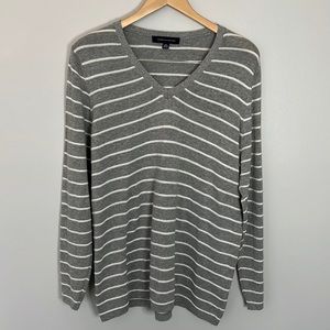 Tommy Hilfiger Gray Striped Lightweight V-Neck Sweater - size XL